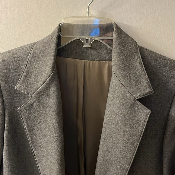 Classic Gray Men's Blazer ( it is women’s jacket) - Picture 4 of 5